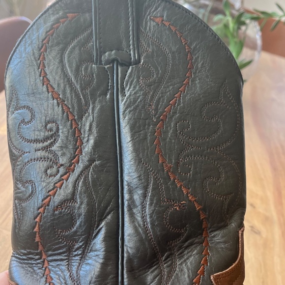 Justin 12" leather western cowboy boots, contrasting black, brown leather 8.5 B - Picture 3 of 13